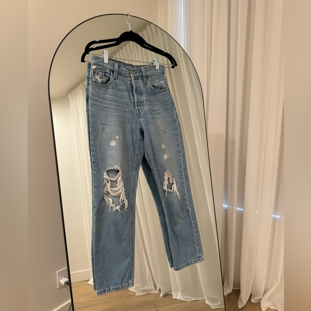 Levi Premium 501 Ripped Jeans